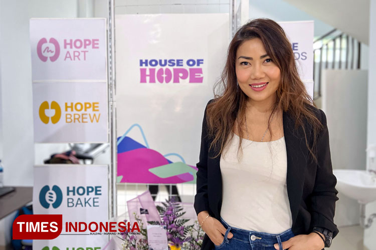 Inge Anugrah, public figure  yang bekerja sama dengan House of Hope turut hadir pada saat perayaan satu tahun House of Hope di Bandung. (Foto: Djarot/TIMES Indonesia)