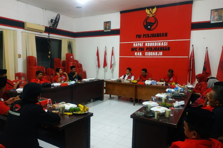 Pengurus DPC PDI Perjuangan Sidoarjo, saat rapat koordinasi pendaftaran bacalon Pilkada Sidoarjo (dok DPC PDI Perjuangan Sidoarjo)