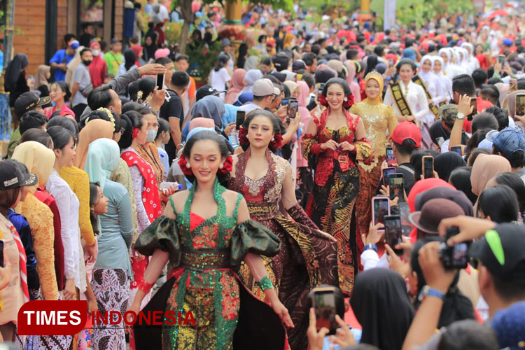 Peragaan-Busana-di-Madiuna.jpg