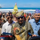 Parade Pegon 2024, Bupati Jember Janji Bangun Pedestrian 1,2 Kilometer di Pantai Watu Ulo