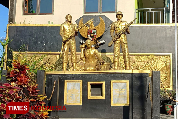 Monumen Perjuangan Republik Indonesia di Kampung Tulung, sebagai penghormatan untuk 16 warga yang gugur akibat serangan tentara Jepang. (FOTO: Hermanto/ TIMES Indonesia)
