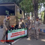 Satpol PP Kota Probolinggo Siaga di Alun-alun Mencegah PKL Melanggar