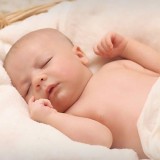 8 Daftar Perlengkapan Bayi Baru Lahir yang Penting untuk Disiapkan