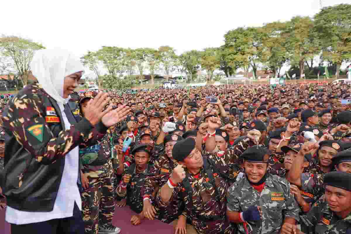 Ketum Muslimat Khofifah bersama Banser NU di Malang. (Foto: Dok Muslimat)