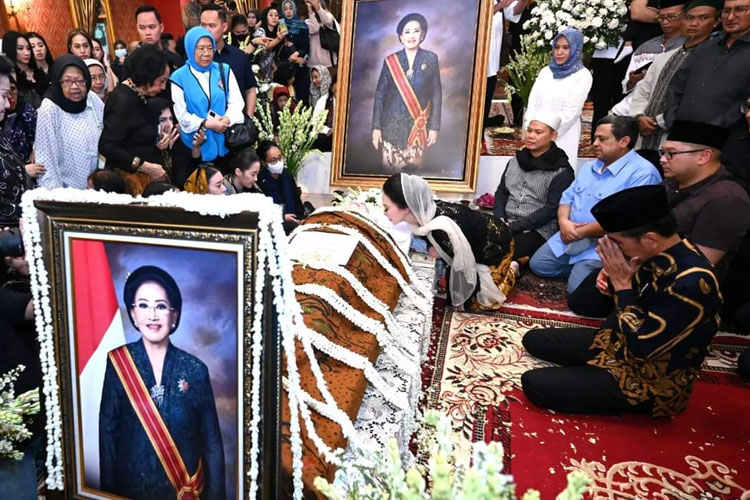 Jokowi Ikut Berduka Atas Wafatnya Mooryati Soedibyo