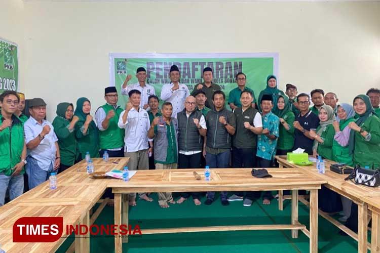 Kader dan Simpatisan PKB Bontang Daftarkan Basri Rase Sebagai Calon Wali Kota Bontang Di PKB  Bontang (Foto: Kusnadi/TIMES Indonesia)