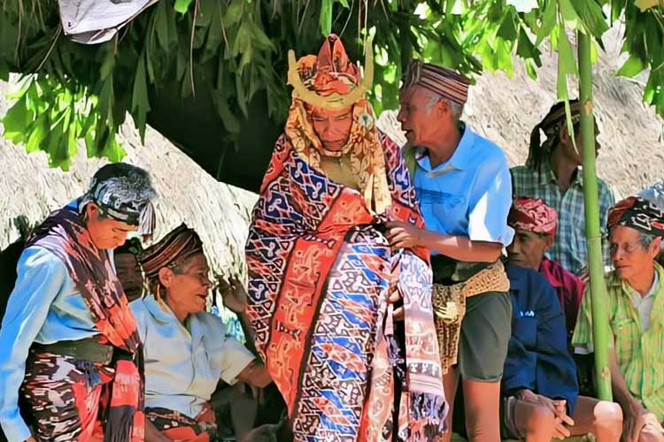 Prosesi upacara ritual Repit di Desa Lailara, Kecamatan Katala Hamu Lingu, Sumba Timur. (FOTO: Habibudin/TIMES Indonesia)