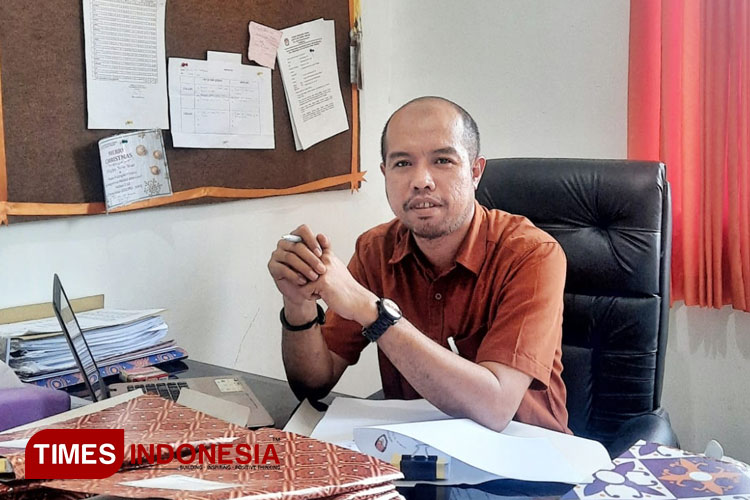Ketua KPU Sumba Tengah NTT Fredy Umbu Bewa Guty. (FOTO: Habibudin/TIMES Indonesia)