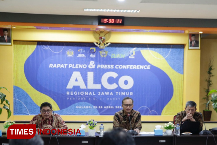 Giat press conference yang digelar ALCo Regional Jatim di Aula BDK Malang, Jumat (26/4/2024). (Foto: Achmad Fikyansyah/TIMES Indonesia) 