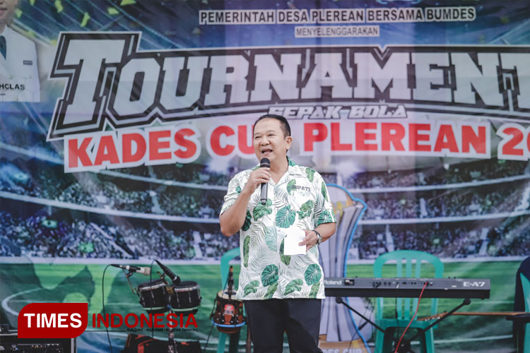 Bupati Jember Hendy Siswanto membuka Final Turnamen Sepak Bola Kades Plerean 2024. (FOTO: M. Abdul Basid/TIMES Indonesia)