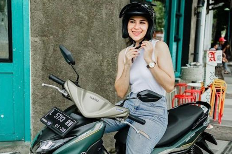 Seorang mahasiswi aktif dari Surabaya, Priskila pengguna motor Yamaha Gear 125. (Foto: Yamaha STSJ for TIMES Indonesia).