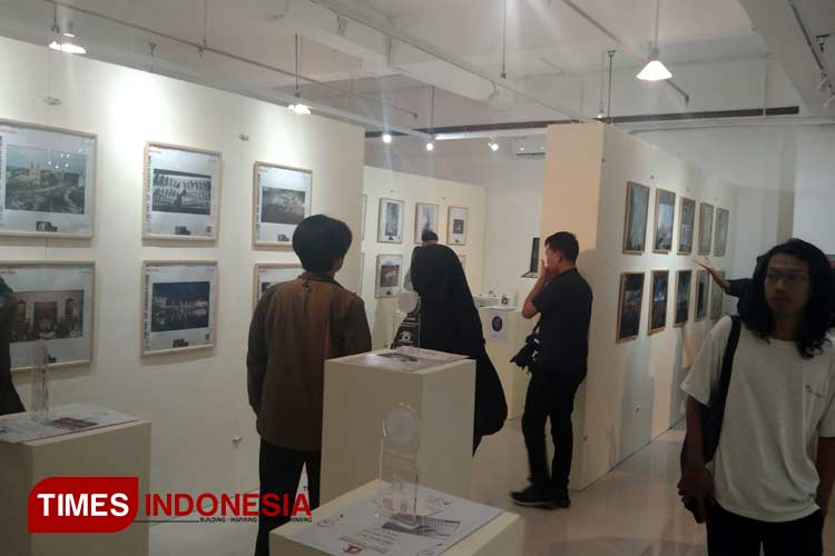 Suasana venue pameran fotografi MPC pada Jumat, 26 April 2024 (Foto: Afifah Fitri Wahyuningtyas/TIMES Indonesia)