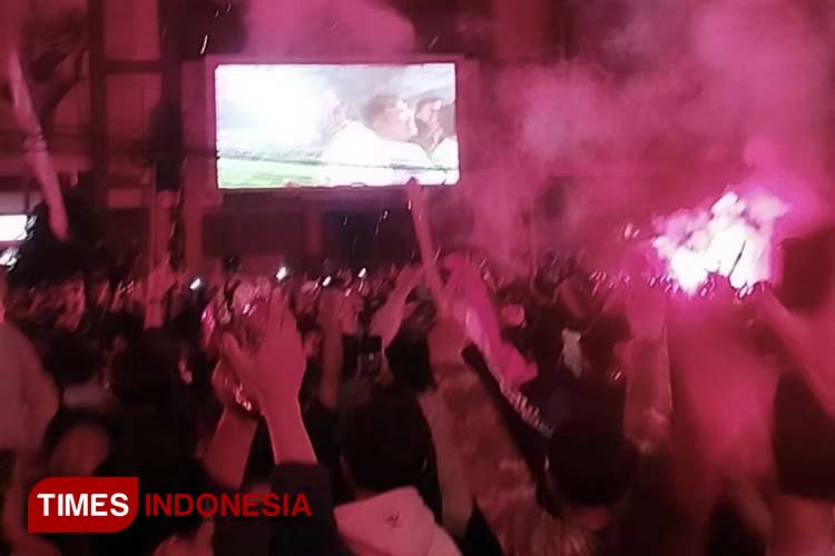 Ilustrasi Nobar Timnas Indonesia U-23 di Videotron Ramayana Malang saat laga 8 besar lawan Korea Selatan beberapa waktu lalu. (Foto: Rizky Kurniawan Pratama/TIMES Indonesia)