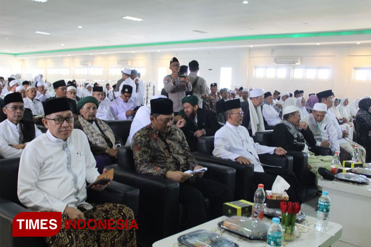 Para Kiyai dari berbagai daerah turut hadir dalam acara Halal Bihalal Idaroh Wustho Jatman Jatim yang berlangsung di Gedung Pascasarjana Lantai 3 Unisla. Sabtu, (27/4/2024).