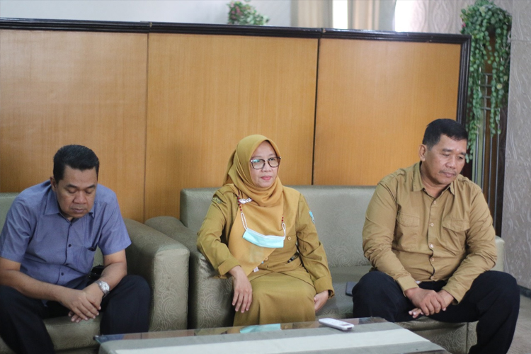 Kabag Umum DPRD Jombang saat menerima kunjungan DPRD Kabupaten Madiun. (FOTO: Dok. DPRD Jombang)
