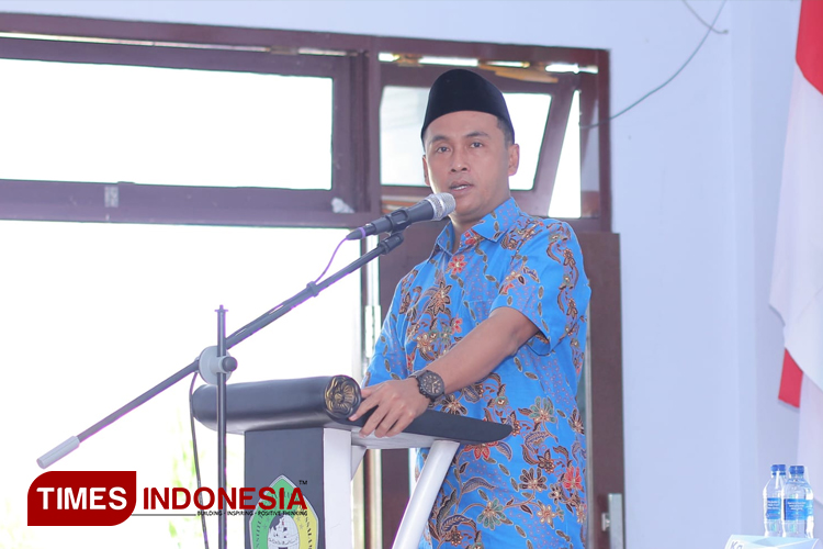 Rektor Universitas Islam Kyai Haji Mukhtar Syafa'at (UIMSYA) Blokagung, Banyuwangi, Jawa Timur, KH Ahmad Munib Syafaat, Lc, M.EI. (Foto : Syamsul Arifin/TIMES Indonesia)
