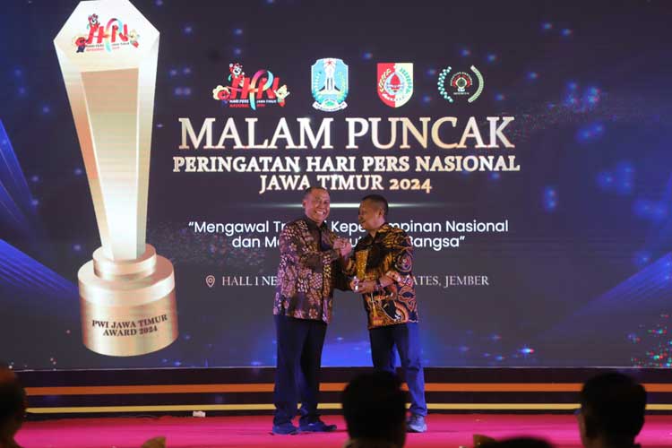Pj Bupati Jombang Raih Creative Regional Head di Ajang PWI Jatim Award 2024