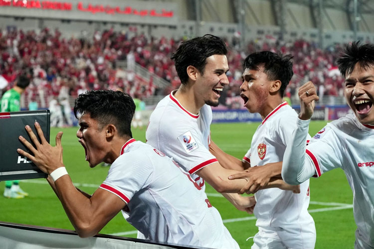 Ramadhan Sananta (kiri) punya peluang menjadi striker utama mengantikan posisi Rafael Struick yang absen saat Timnas Indonesia menghadapi Uzbekistan, Senin (29/4/2024).