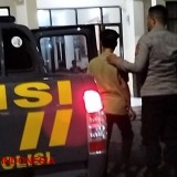 Warga Ciherang Kota Tasikmalaya Amankan Petugas Gadungan PT Pos Indonesia