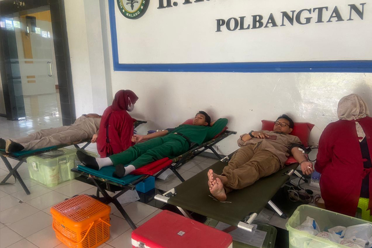 Aksi Donor Darah yang digelar KSR Polbangtan Malang di Aula Sasana Giri Sabha, Selasa (30/4/2024). (Foto: Polbangtan Malang for TIMES Indonesia)