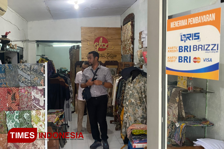 Makin Mudah, Belanja Batik Ecoprint di Griya Butik Zahra Bisa Pakai QRIS BRI