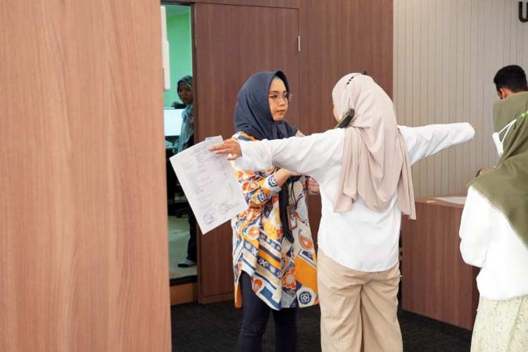 Pemeriksaan peserta UTBK hari pertama di Universitas Brawijaya. (Foto: Humas UB)