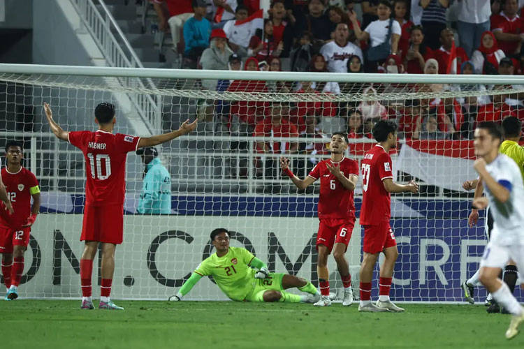 Timnas Indonesia U-23 punya banyak pekerjaan rumah seperti menyiasati gol bunuh diri yang kerap terjadi. (Foto: AFP/Karim Jaafar)