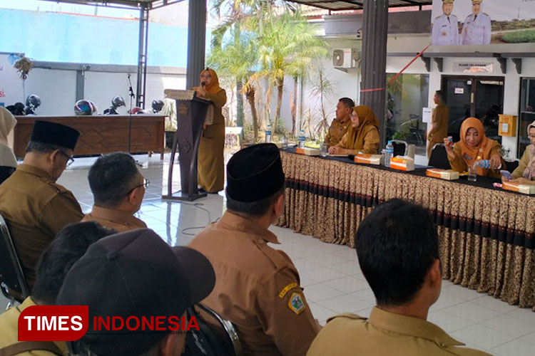 Wakil Bupati Gresik Aminatun Habibah saat memberikan sambutan pada kegiatan advokasi dan inisiasi desa ramah perempuan dan peduli anak (Foto: Akmal/TIMES Indonesia).