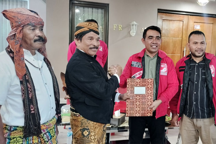 Berbaju Adat Jawa, George Hadjoh Daftar Bakal Calon Wali Kota Kupang ke PSI, Sosok Wakil Masih Menunggu