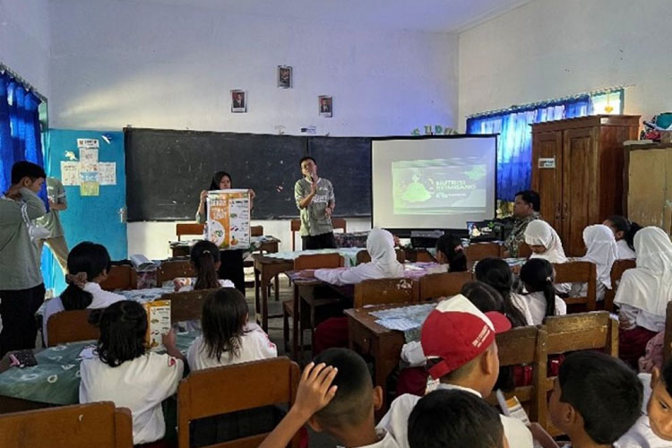 Proses Penyampaian Materi Oleh Peserta KSM Internasional FK UNISMA. (FOTO: AJP TIMES Indonesia)