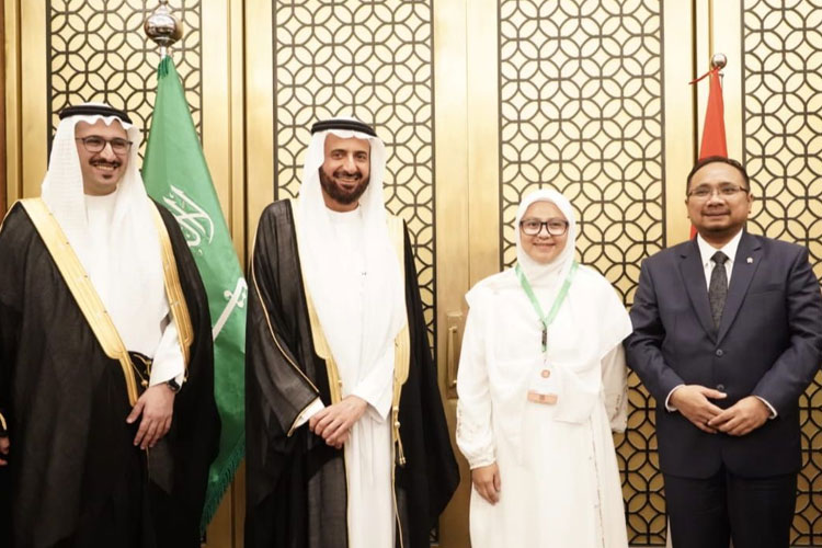 Menteri Haji dan Umrah Arab Saudi, Tawfiq bin Fawzan Al-Rabiah, secara resmi meluncurkan layanan Smart Card untuk penyelenggaraan ibadah haji tahun 1445 H/2024 M. (Foto: Kemenag RI)