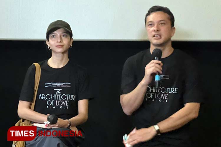 Nicholas Saputra dan Putri Marino saat datang ke Cinepolis Malang. (Foto: Rizky Kurniawan Pratama/TIMES Indonesia)