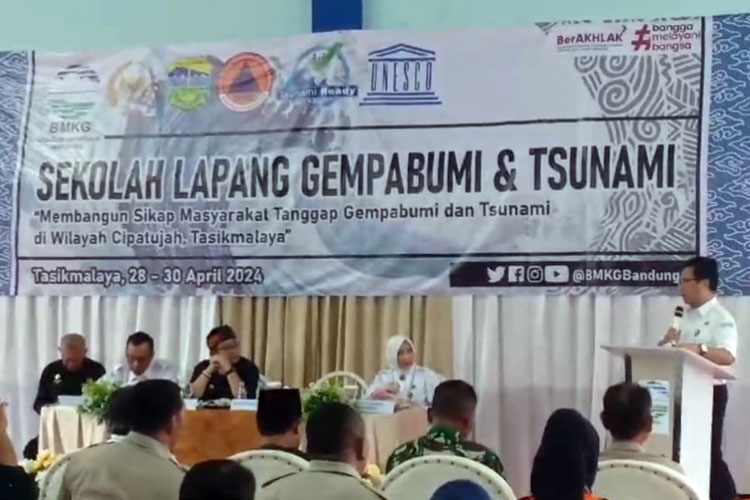 Antisipasi Dampak Gempa Dan Tsunami, BMKG Gelar Sekolah Lapang Di ...