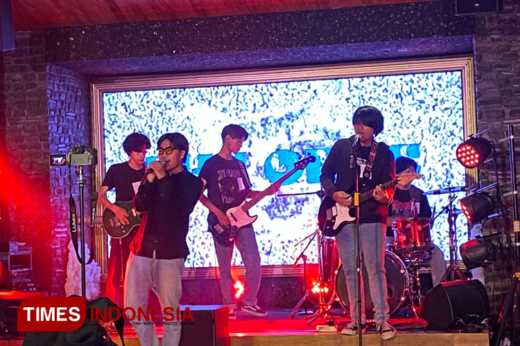 Penampilan Barat Daya Band di acara