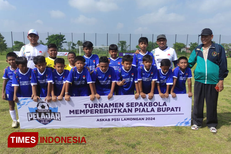 Peserta turnamen pelajar Piala Bupati Lamongan 2024, di Lapangan Gajah Mada, Kamis (2/5/2024). (FOTO: MFA Rohmatillah/ TIMES Indonesia)