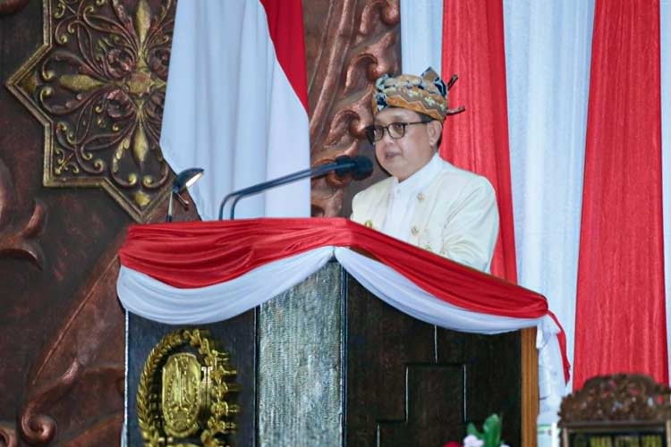 Pj Gubernur Adhy saat Rapat Paripurna di Gedung DPRD Jatim, Kamis (2/5/2024).(Dok.Humas Pemprov Jatim)