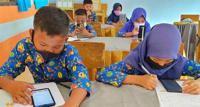 Siswa Belajar (Foto: Wijaya)