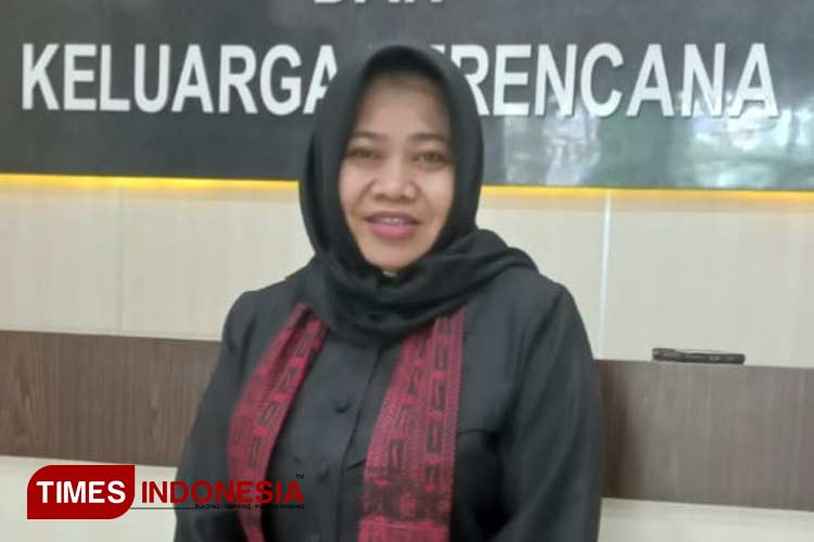 Kepala Dinas Sosial Pemberdayaan Perempuan dan Keluarga Berencana Banyuwangi, Henik Setyorini. (Foto : Syamsul Arifin/TIMES Indonesia)