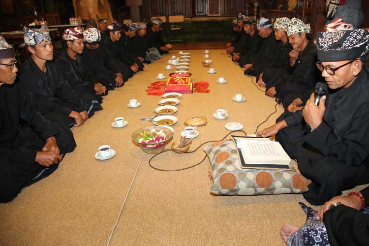 Kegiatan tradisi pelestarian bahasa Using yang terus dilakukan di Banyuwangi, Jawa Timur. (Foto: Humas Pemkab Banyuwangi for TIMES Indonesia)