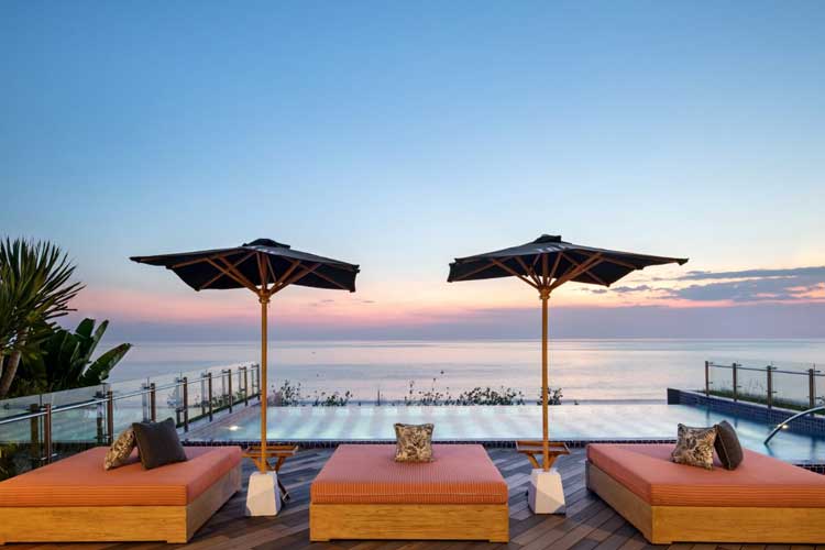 Nikmati suasana sunny side down terbaik di Afterglow Bar and Kitchen Tribe Kuta Beach Hotel. (Foto: Tribe for TIMES Indonesia)
