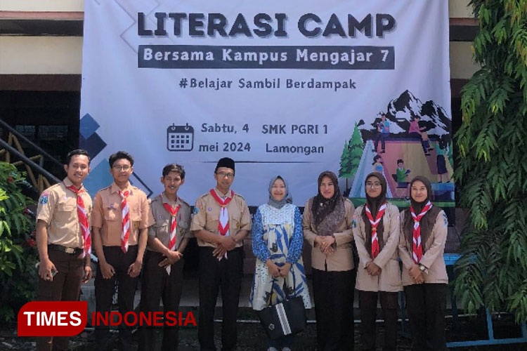 Literasi Camp Kampus Mengajar 7 di SMK PGRI Lamongan. Sabtu (4/5/2024). Foto: AJP Unisla for TIMESINDONESIA)