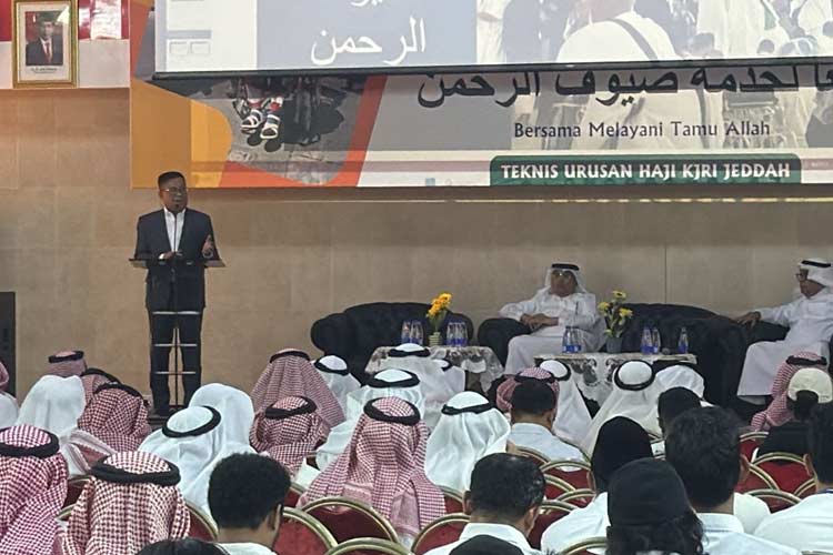 Konsul Haji KJRI Jeddah Nasrullah Jasam beri sambutan pada Bimtek Pengurus Maktab Jemaah Haji Indonesia di Jeddah. (Foto: Kemenag RI) 