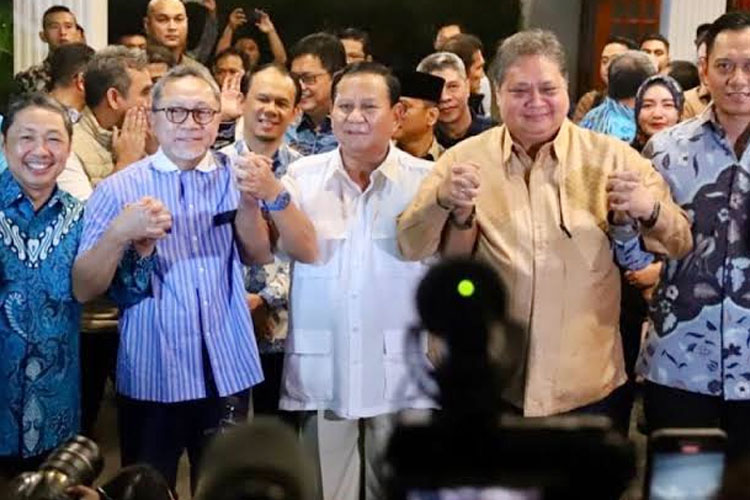 Prabowo Subianto bersama para pemimpin partai dalam sebuah acara di Jakarta. (Foto: Dok TI)