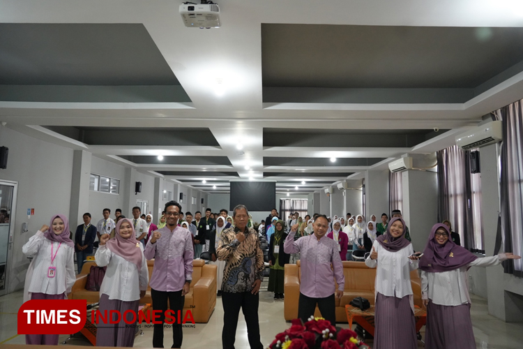 Rektor UMK bersama rektor lainnya diundang dalam penandatanganan Perjanjian Kerjasama Program Praktisi Mengajar tahun 2024. (FOTO: Ihza Fajar Azhari/TIMES Indonesia)