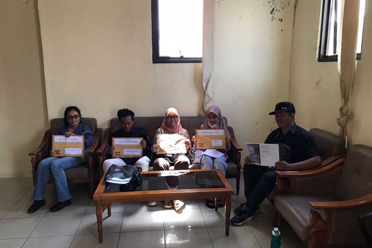 KPH AKSI Yogyakarta saat mendatangi Kantor DPMPTSP Yogyakarta.