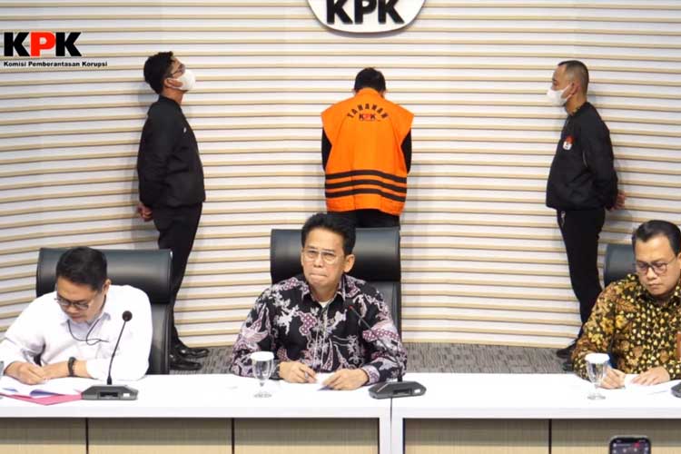 KPK RI berikan keterangan persnya terkait penangkapan Bupati Sidoarjo Ahmad Muhdlor Ali. (FOTO: YouTube KPK) 
