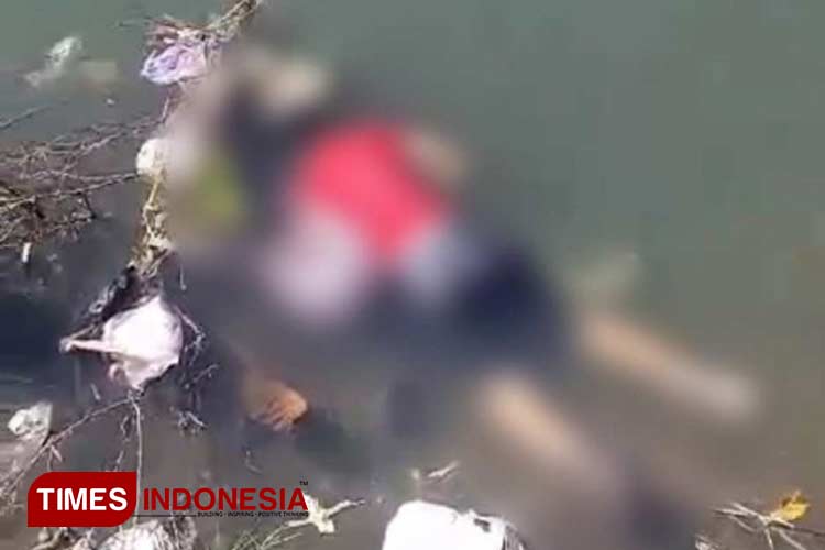 Mayat perempuan yang ditemukan mengapung di Sungai Kaliyasa. (FOTO: Estanto Prima Yuniarto/TIMES Indonesia) 