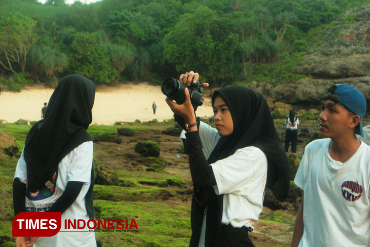Kegiatan hunting dan praktik lapangan anggota UKM Panorama Photography Unisma Malang dalam DIKLATSAR ke-XXVI. (FOTO: AJP TIMES Indonesia)