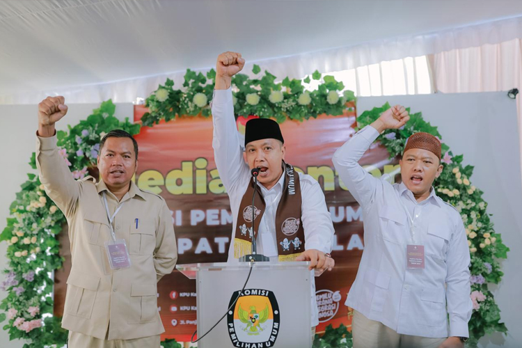 Ketua dan jajaran pengurus DPC Partai Gerindra, saat pencalonan caleg pada Pemilu 2024 lalu. (Foto: Amin/TIMES Indonesia)