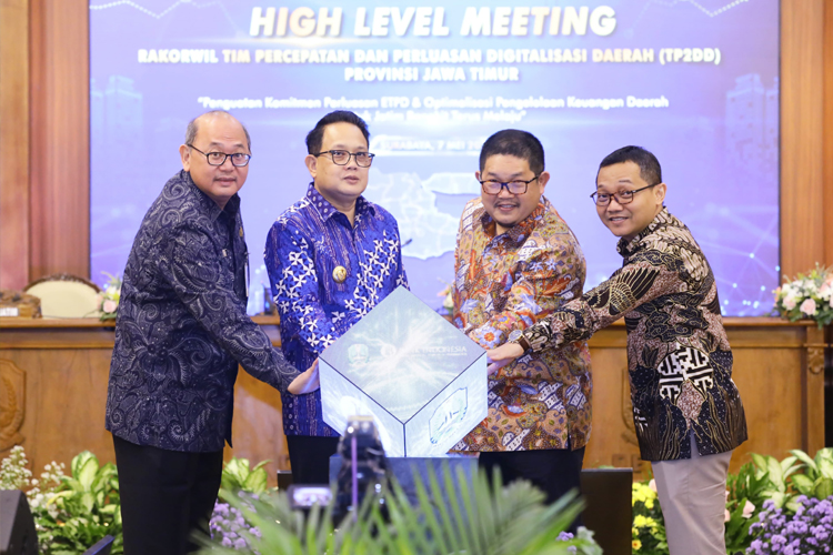 Pj Gubernur Adhy saat membuka High Level Meeting Rakorwil TP2DD di Gedung Negara Grahadi, Selasa (7/5/2024).(Dok.Humas Pemprov Jatim)